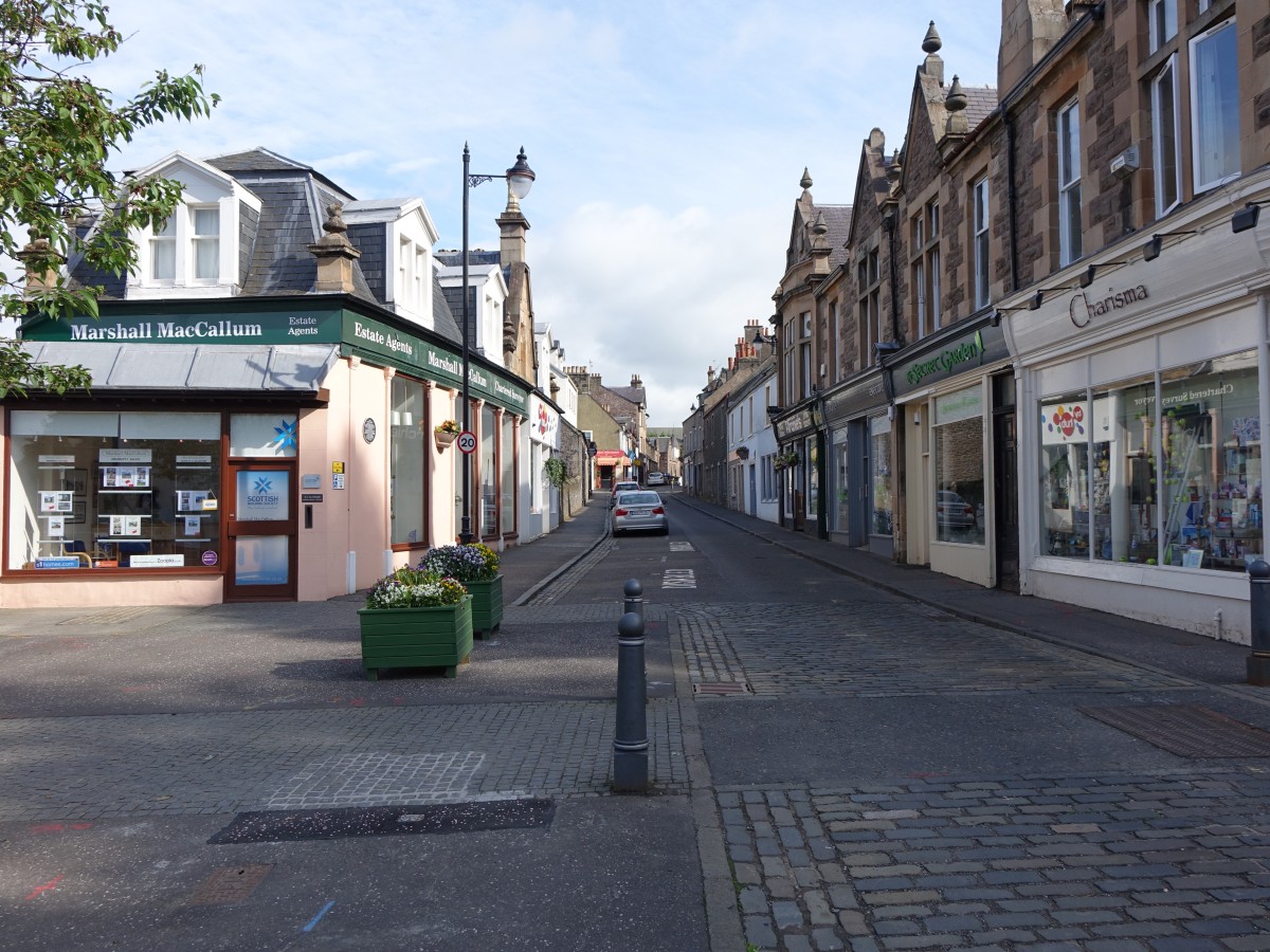 Huser in der High Street von Dunblane (05.07.2015)