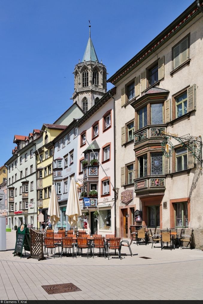 Huserzeile in der Hochbrcktorstrae in Rottweil, u.a. mit dem Gasthaus  Goldener Becher  und der Pension  Altes Backhaus Lthy . Dahinter ragt der Kapellenturm empor.

🕓 11.6.2021 | 14:48 Uhr