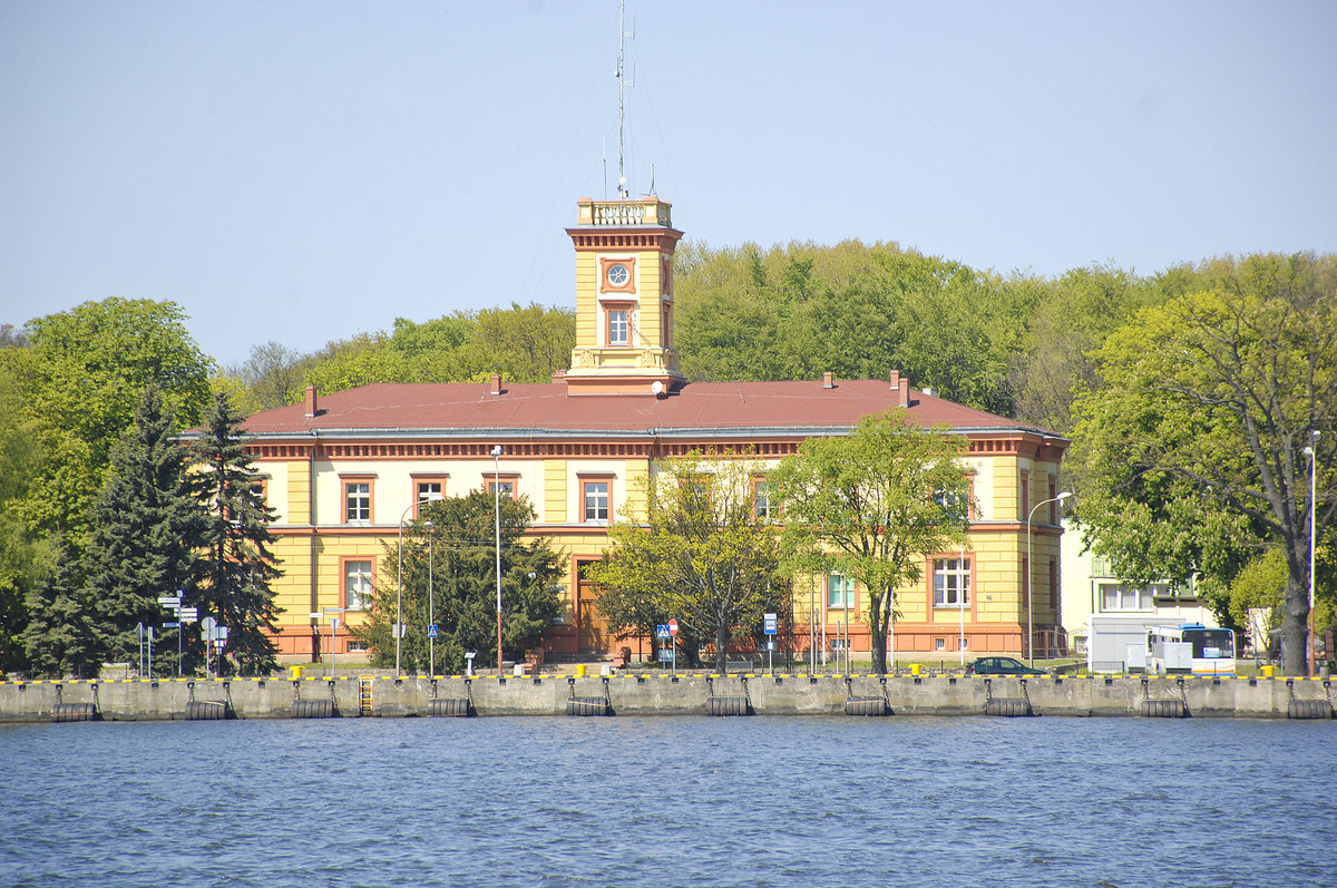Hafenamt in Swinemnde (Kapitanat portu w Świnoujściu). Aufnahme: 7. Mai 2016,