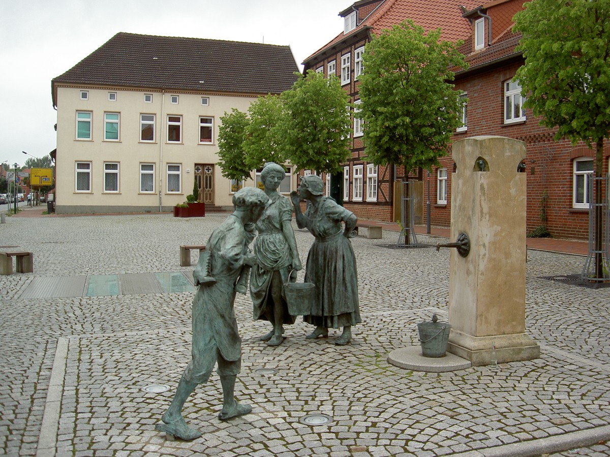 Hagenow, Figurengruppe am Marktplatz (14.07.2012)