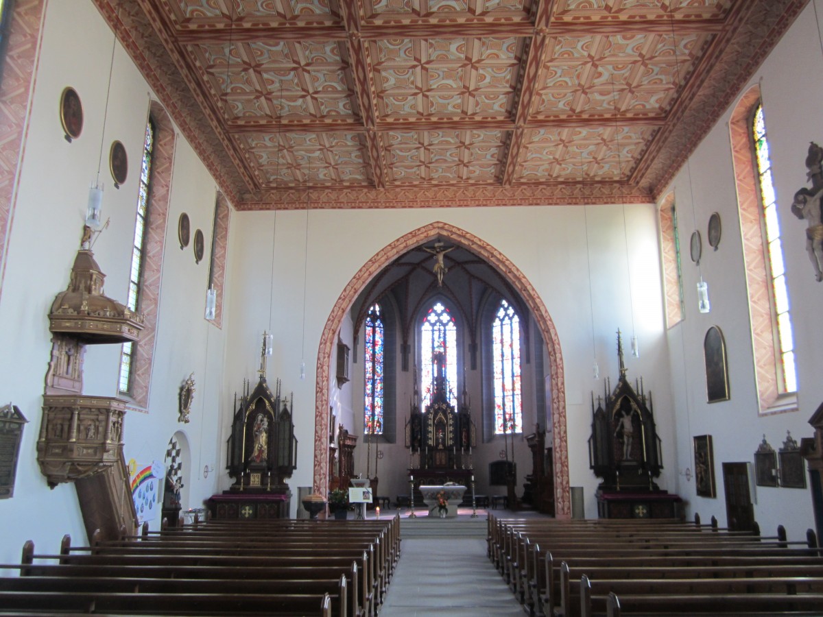 Hagnau a. Bodensee, Einrichtung mit Stuckkassettendecke von 1980 der St. Johann Baptist Kirche (09.03.2014)