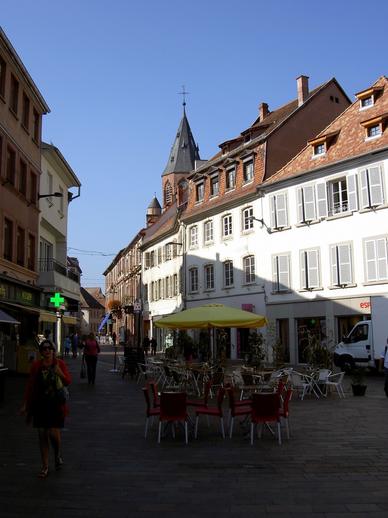 Haguenau, Grand Rue mit Turm der St. Georges Kirche (03.10.2014)