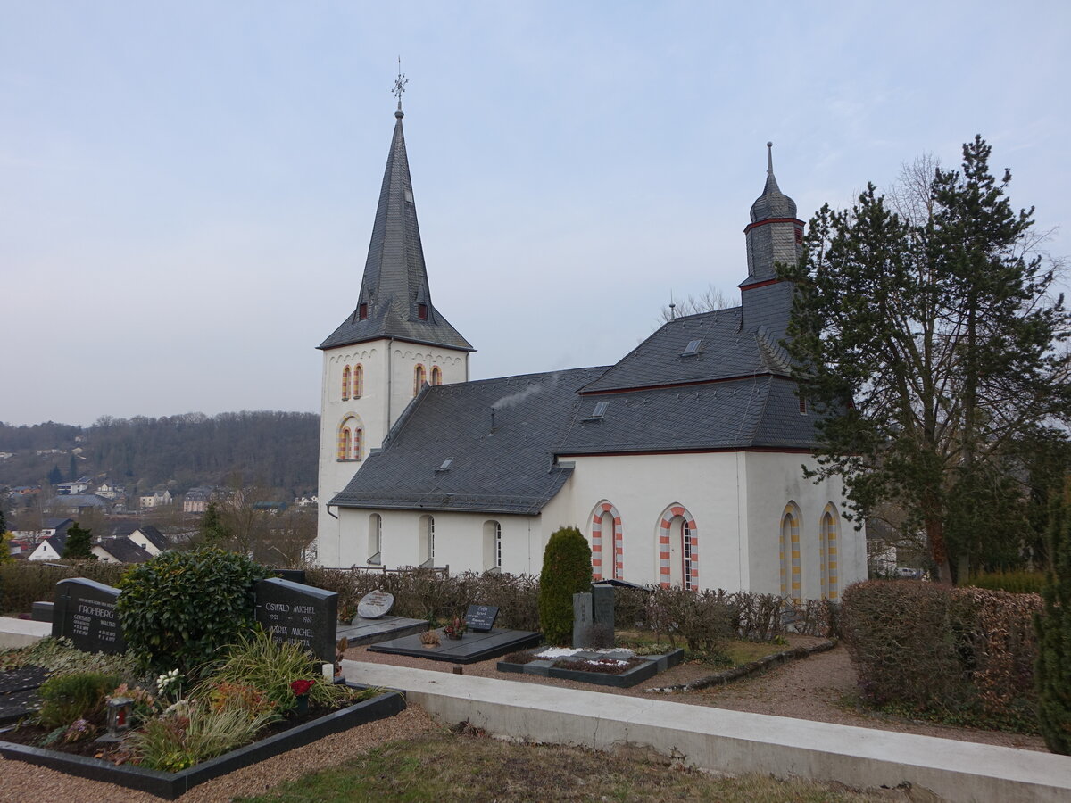 Hahnsttten, evangelische Pfarrkirche St. Nikolaus, erbaut im 13. Jahrhundert (20.03.2022)