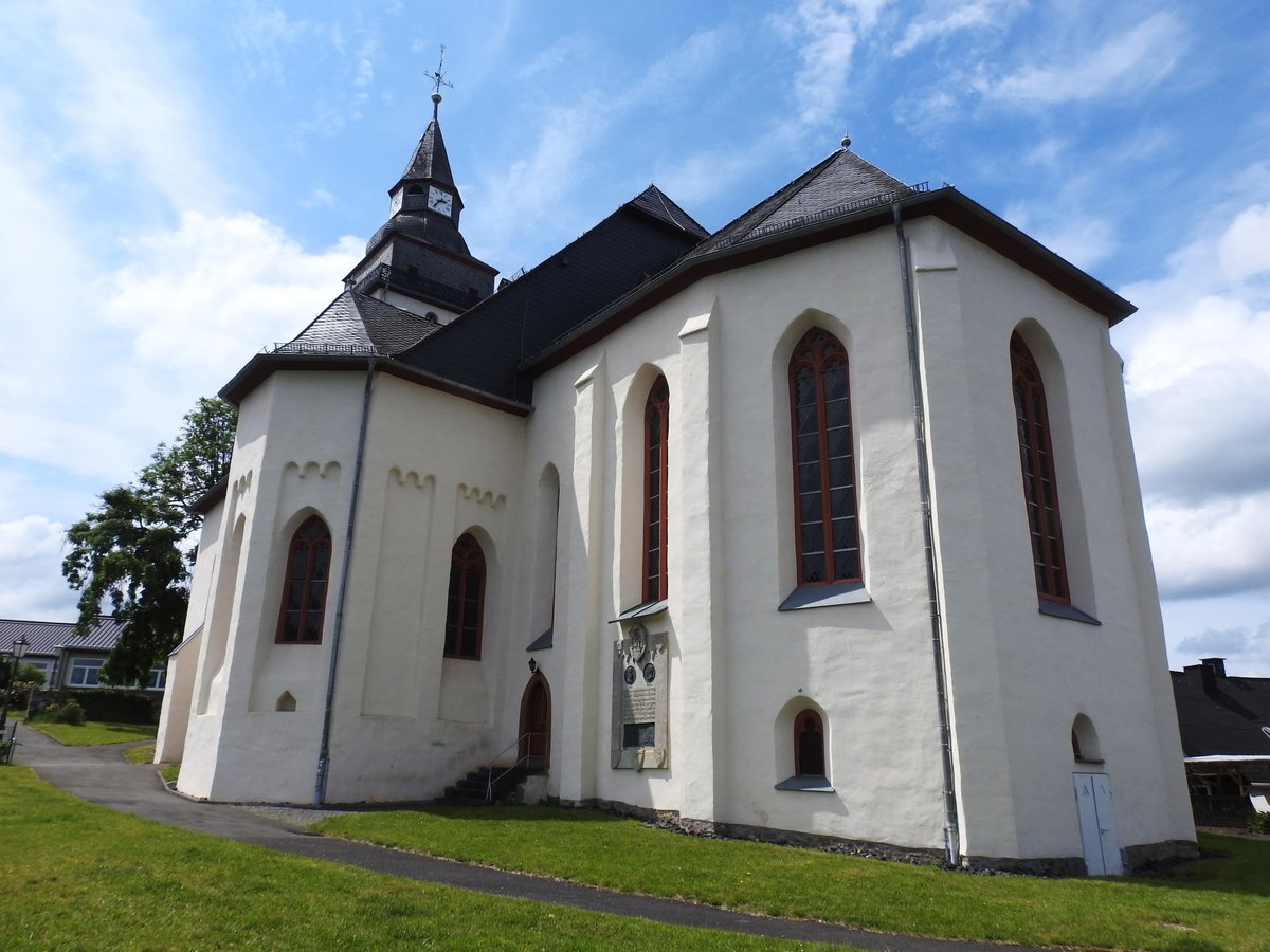 HAIGER/HESSEN-EVANGELISCHE STADTKIRCHE
Baulicher Mittelpunkt der Haigerer Altstadt und im Kern ein romanisches Bauwerk,war das mit wertvollen
Fresken im Innenraum versehene Gotteshaus lange Zeit die Hauptkirche fr WESTERWALD/DILLKREIS...
am 11.6.2019...