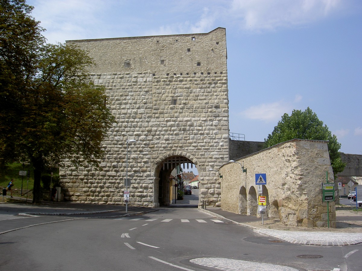 Hainburg a. d. Donau, Wiener Tor der Stadtbefestigung (27.07.2014)