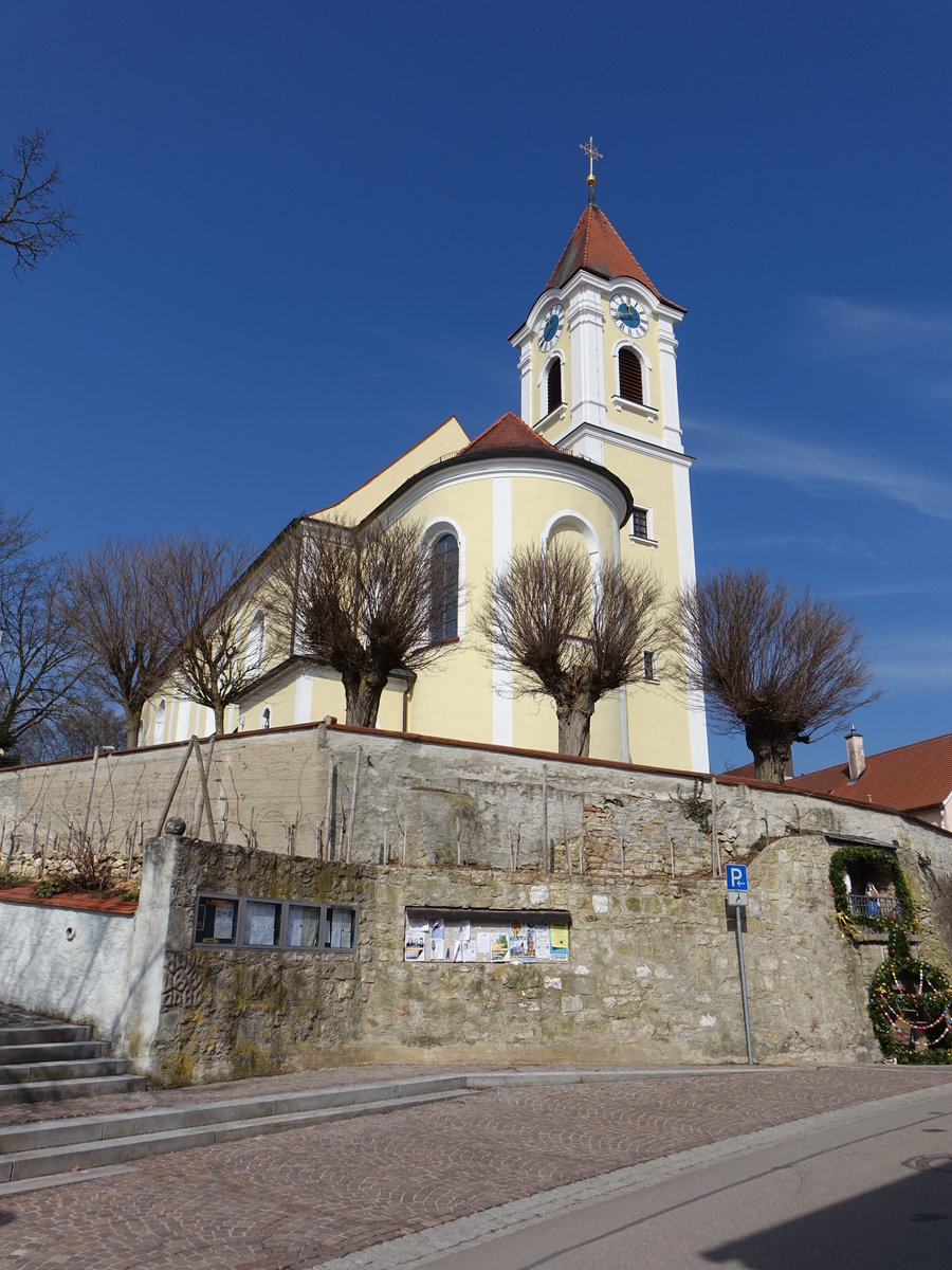 Hainsacker, kath. Pfarrkirche St. gidius, Saalbau mit eingezogenem Chor und Flankenturm, erbaut von 1737 bis 1742 durch Ignaz Anton Gunetzrhainer (25.03.2018)