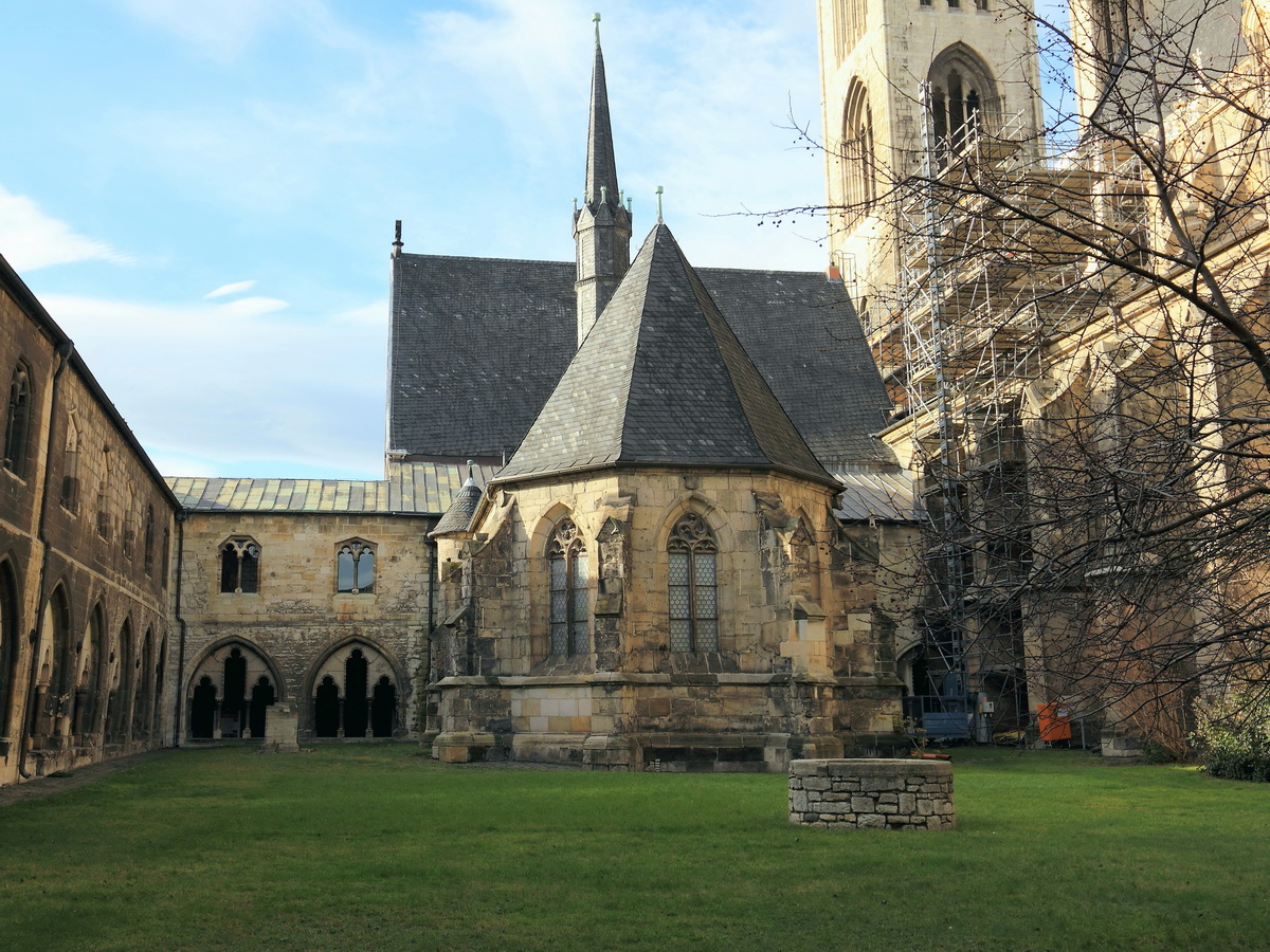 Halberstadt – Innenhof vom Dom St. Stephanus in westlicher Richtung  am 29. Januar 2016.