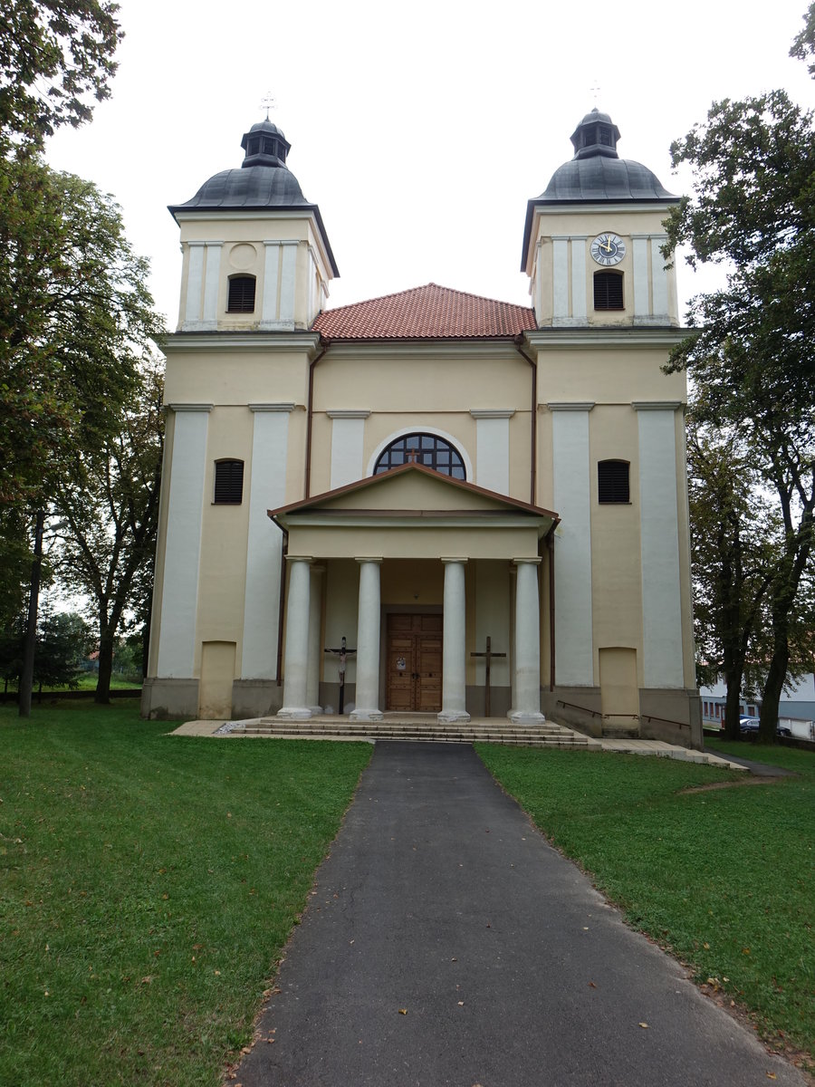 Halic, klassizistische Schlokirche, erbaut bis 1835 (27.08.2019)