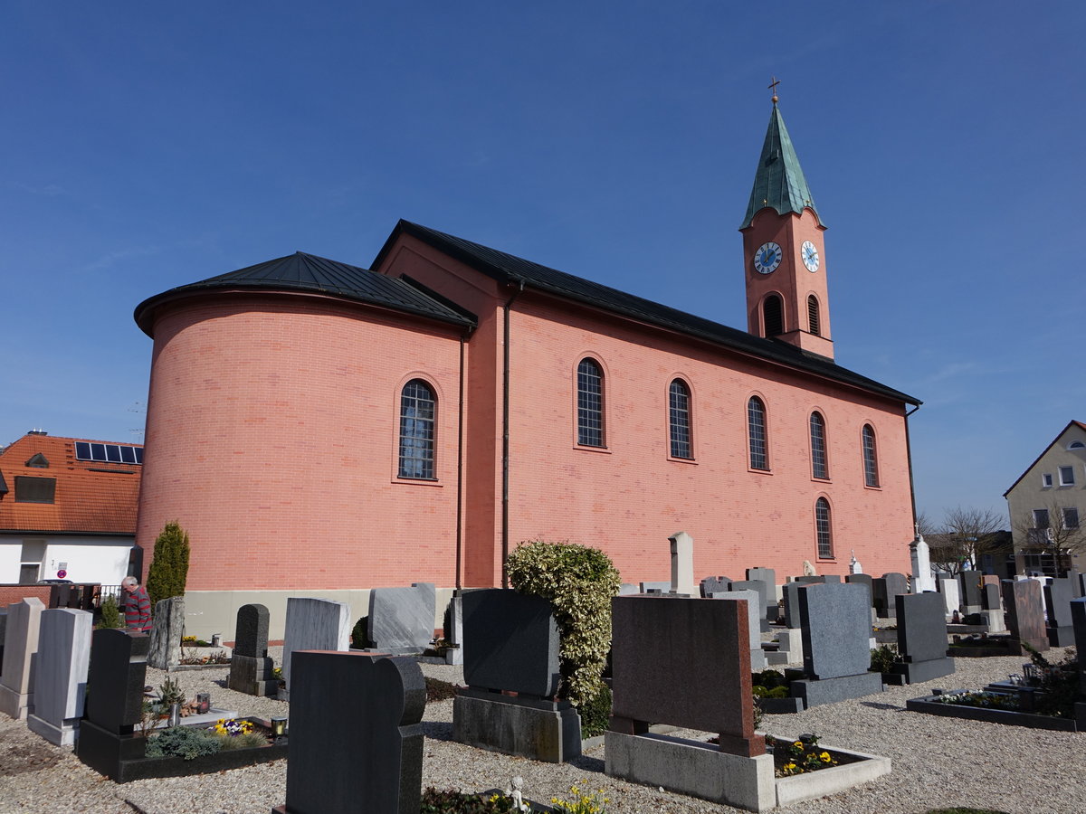 Hallbergmoos, Katholische Pfarrkirche St. Theresia. Klassizistischer Saalbau aus Backstein mit leicht eingezogener Apsis und angefgter zweigeschossiger Sakristei, erbaut von Daniel Ohlmller von 1832 bis 1834 (25.03.2017)