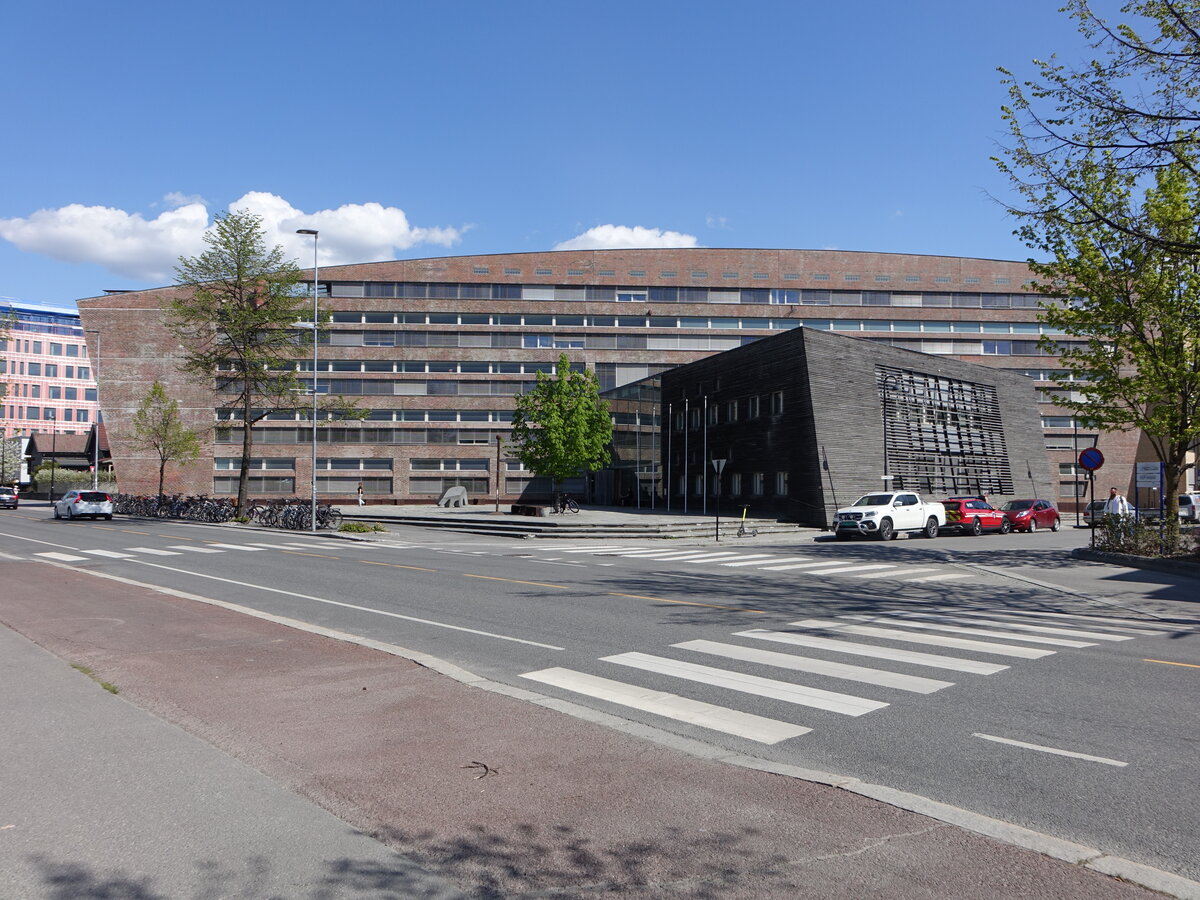 Hamar, Rathaus in der Vangsvegen Strae, erbaut vom Architekturbro Snhetta (22.05.2023)