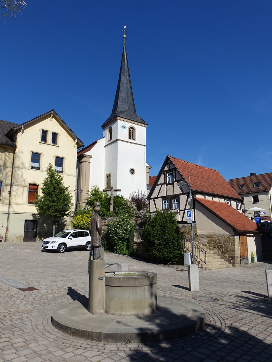 Hambach, katholische Kuratiekirche Mari Geburt, Chorturmkirche, Kirchturm erbaut um 1600, Langhaus von 1734 (28.05.2017)