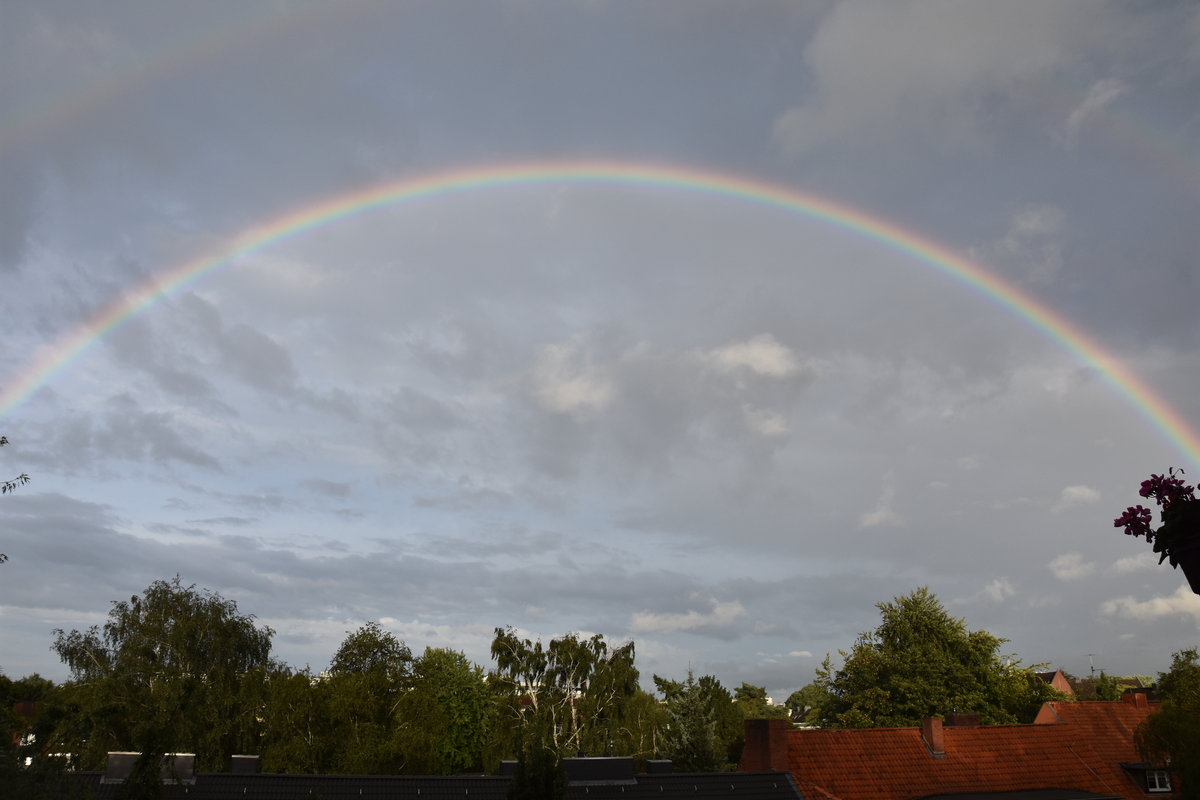 HAMBURG, 04.09.2016, Regenbogen ber Hamburg-Wandsbek