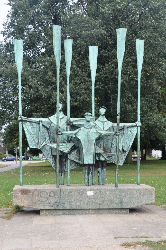 HAMBURG, 04.10.2013, Skulptur  Fischer  von Gerhard Brandes im Stadtteil Ottensen