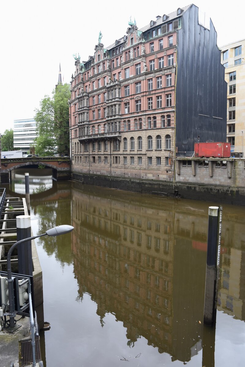 HAMBURG, 24.05.2023, Blick auf Nikolaifleet und Laeiszhof