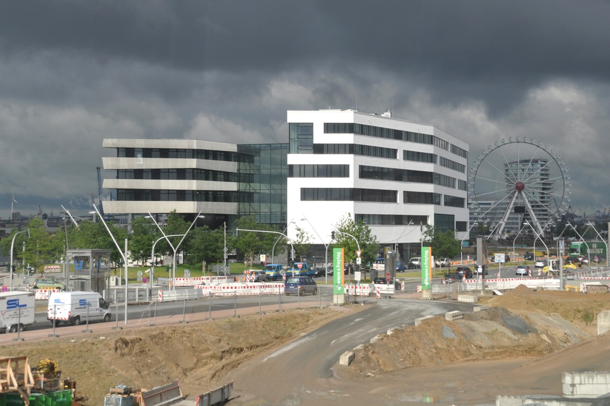 HAMBURG, 24.06.2014, Blick aus dem Zug auf die HafenCity, den jngsten Hamburger Stadtteil