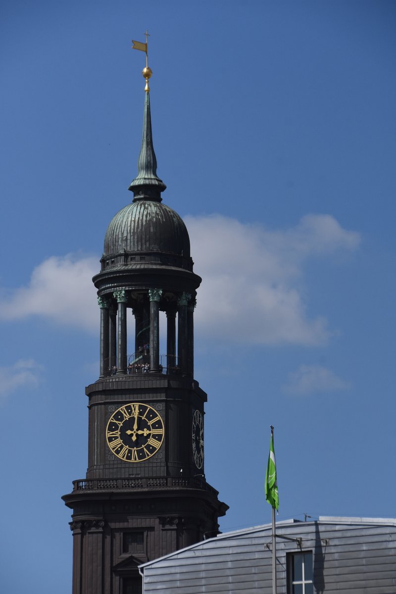 HAMBURG, 29.06.2018, Blick vom U-Bahnhof Baumwall auf die Michaeliskirche (Michel)