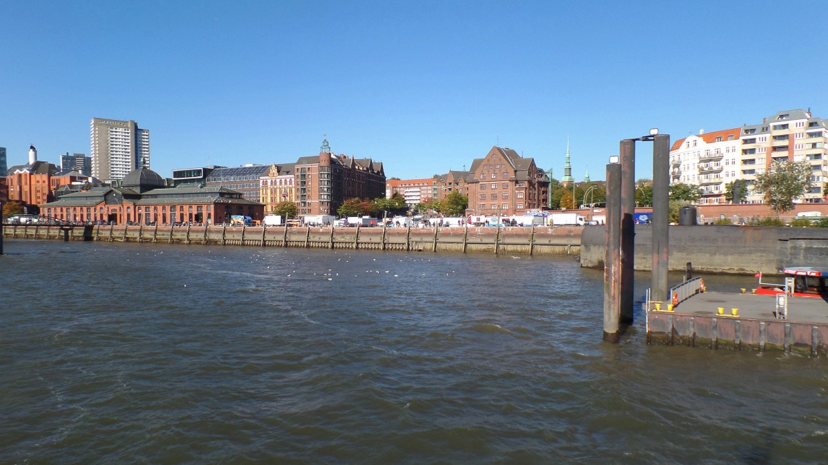 Hamburg am 11.10.2015: Sonntglicher Fischmarkt auf dem Fischmarkt Altona