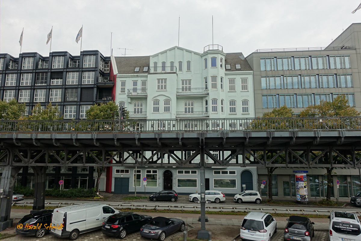 Hamburg am 13.10.2019: es war einmal – die ehemalige Hauptverwaltung der Schlepp-Reederei Bugsier am Johannisbollwerk 10, steht jetzt leer und soll einem Neubau weichen /