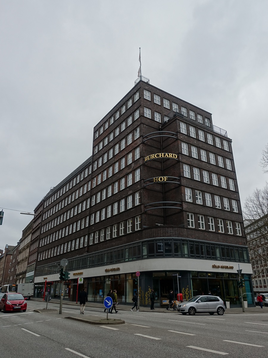 Hamburg am 1.3.2019: das Kontorhaus „Burchard Hof“ in der Steinstr. Ecke Burchardstraße in der Altstadt, als „Hubertus-Haus 1930-1931 gebaut, seit 1999 denkmalgeschützt, bis 2012 grundlegend umgebaut und umbenannt  / 