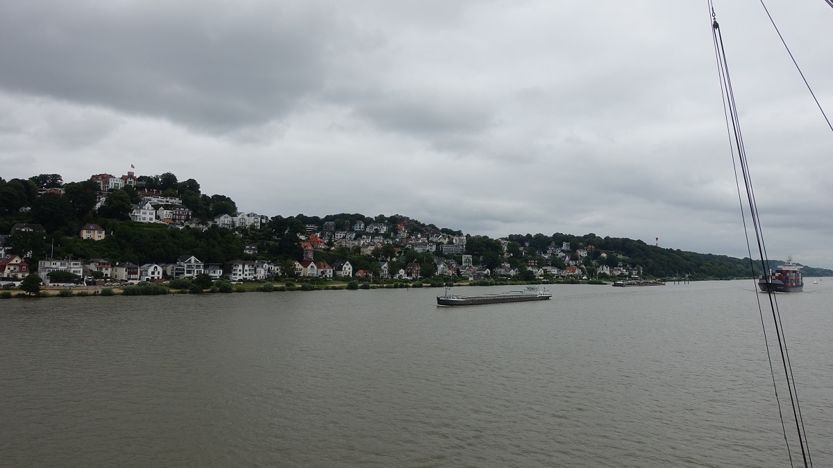 Hamburg am 14.7.2019: Blick auf Blankenese von Bord der CAP SAN DIEGO /