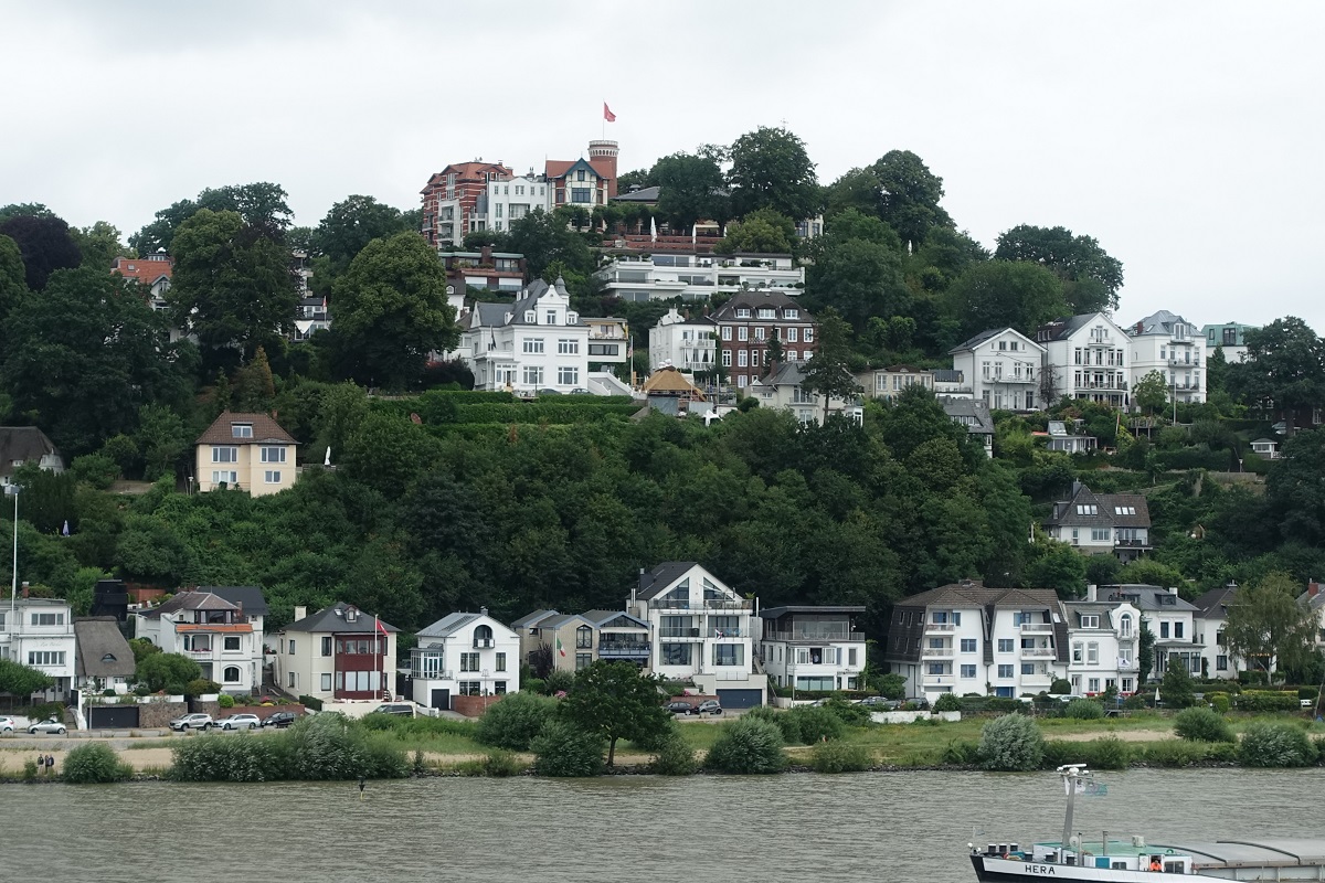 Hamburg am 14.7.2019: Der Sllberg oberhalb von Blankenese von Bord der CAP SAN DIEGO /