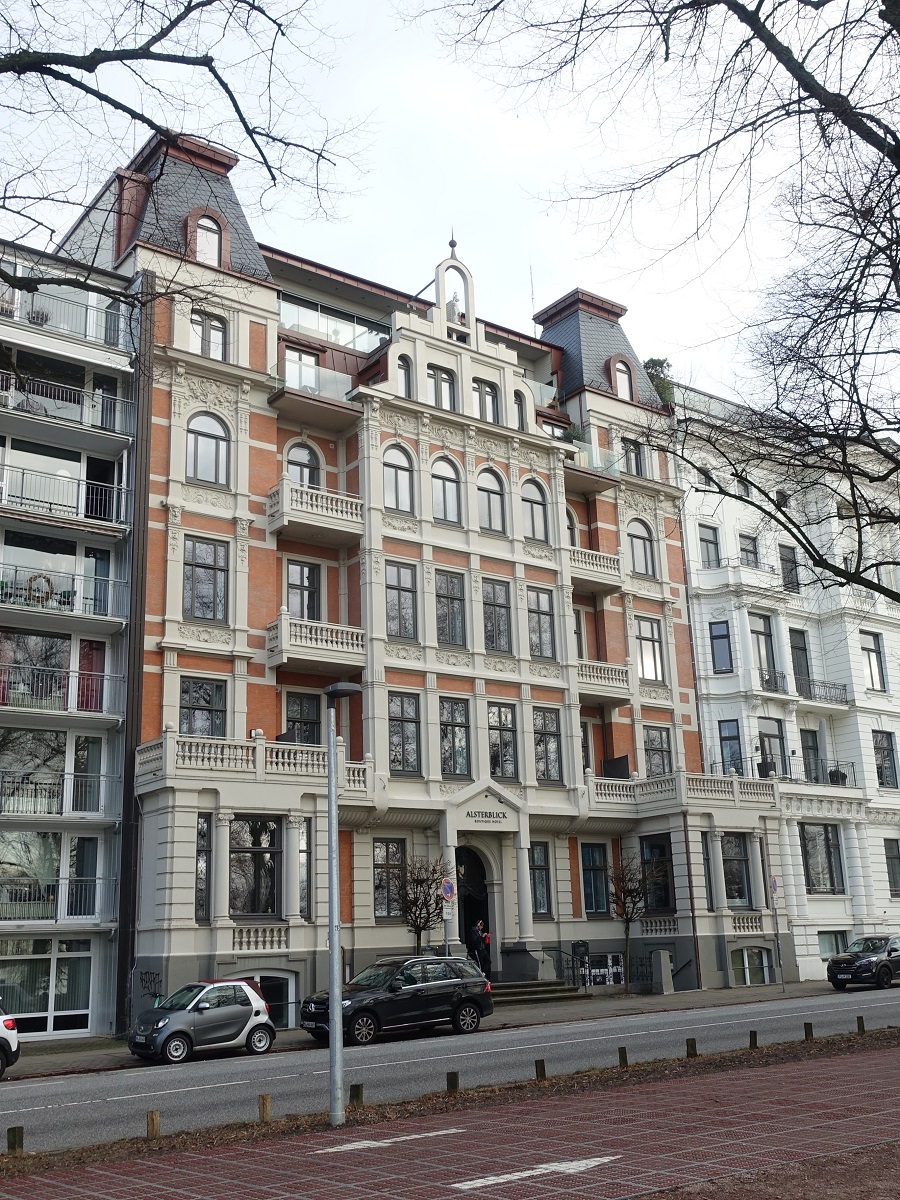 Hamburg am 15.1.2022: 1892 erbautes Stadthaus an der Außenalster im Stadtteil Uhlenhorst , heutige Nutzung als Hotel/