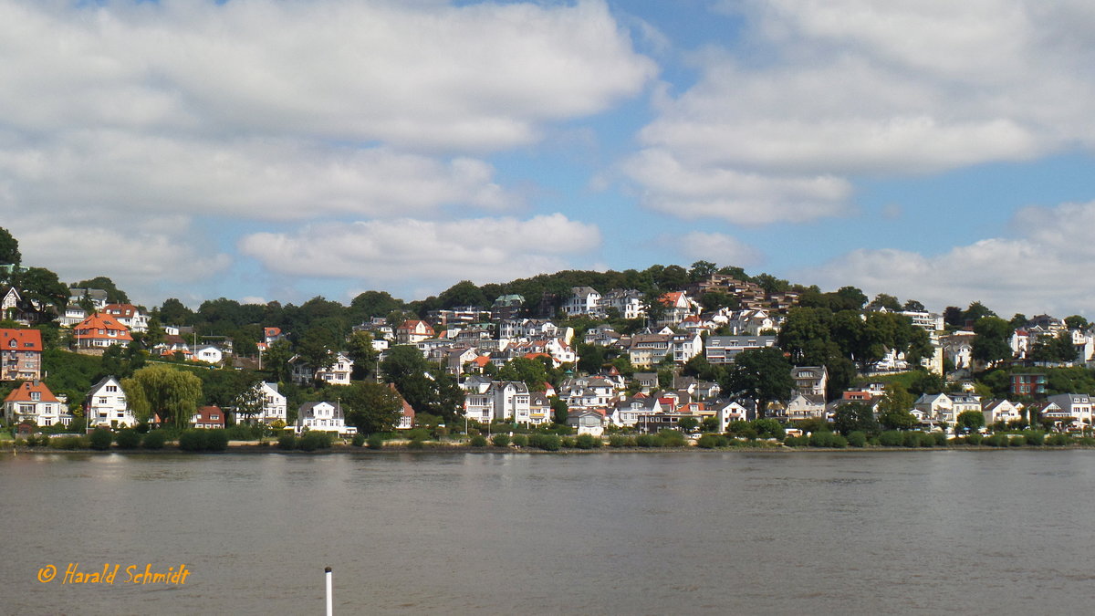 Hamburg am 16.8.2016, Blick auf den stlichen Teil von Blankenese / 