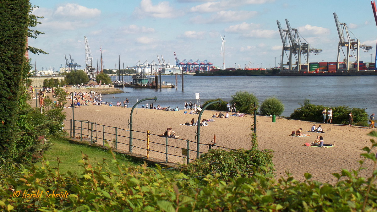 Hamburg am 16.8.2016: Elbstrand in Neumhlen /