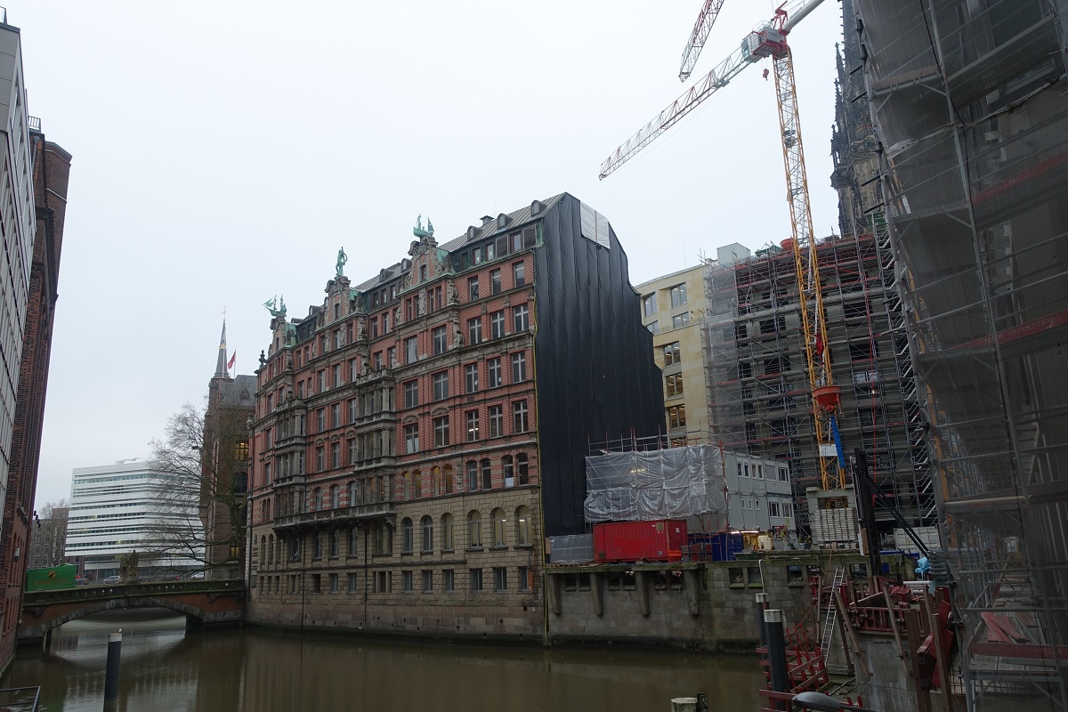 Hamburg am 17.12.2021: in Sanierung stehende Kontorhuser am Nikolaifleet /