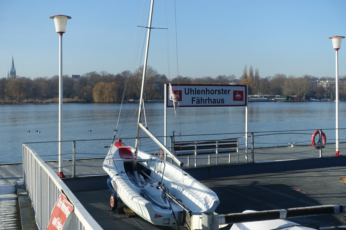 Hamburg am 19.1.2019: Auenalster, Alsterdampferanlegestelle Uhlenhorster Fhrhaus /