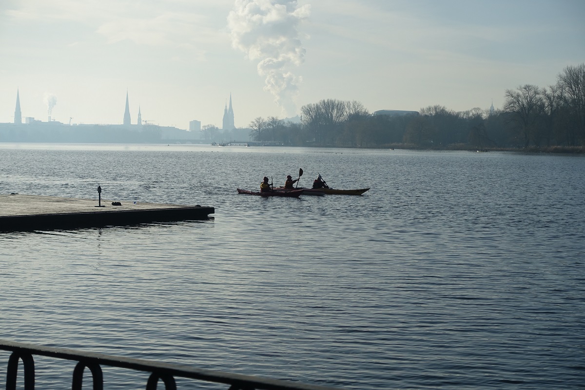 Hamburg am 19.1.2019: die ersten? Padler auf der Auenalster  