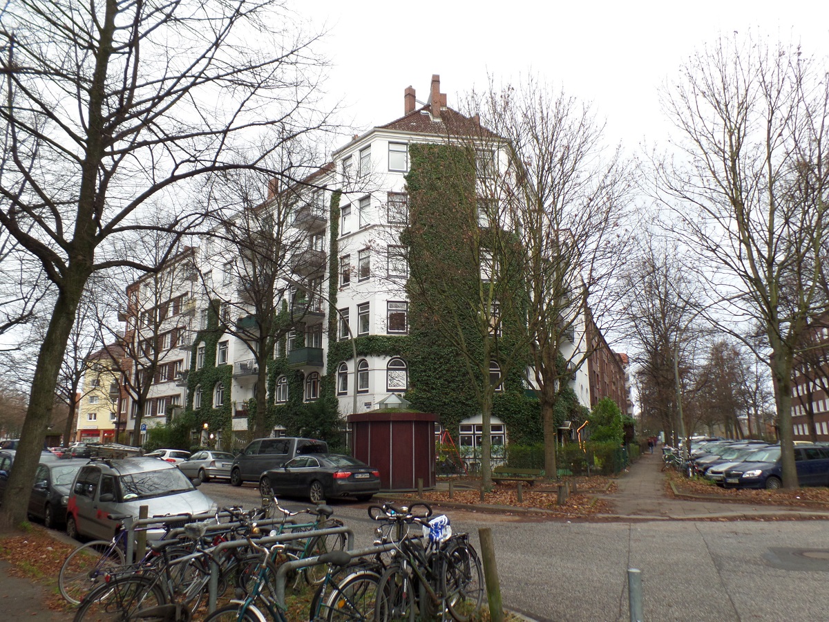 Hamburg am 21.12.2015: altes saniertes Wohnhaus in Barmbek-Sd /