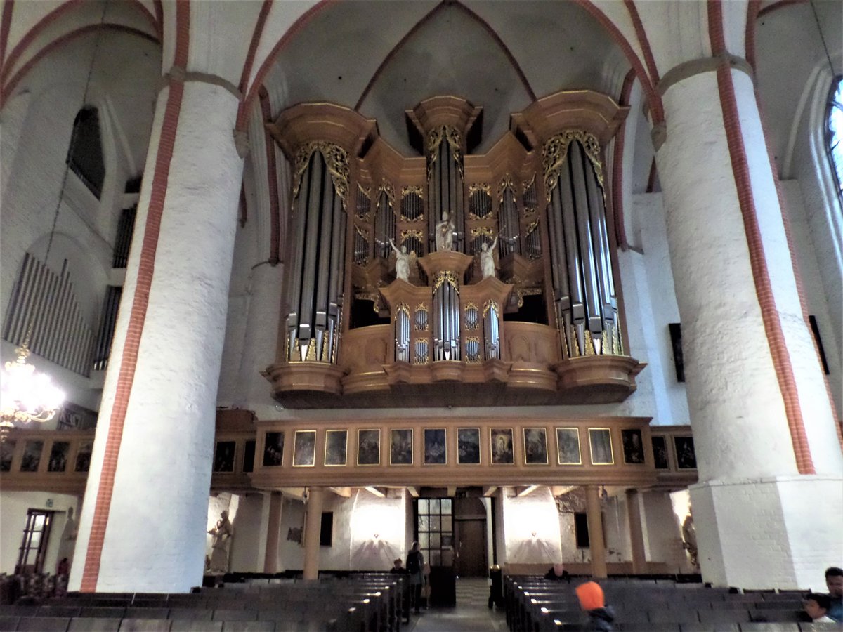 Hamburg am 23.6.2018: Arp-Schnitger-Orgel von 1693 auf der Westempore, die grte erhaltene Barockorgel im nordeuropischen Raum, 60 Register, ca.  4.000 Pfeifen, in der Sankt Jacobi Kirche in der Steinstrae / eine der 5 evangelisch-Lutherischen Hauptkirchen  / ein mittelalterlichen Bau in der Stadtmitte / 
