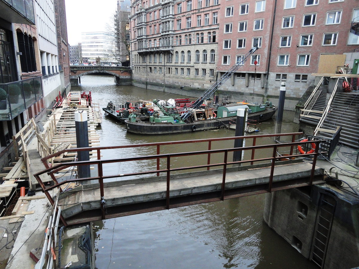 Hamburg am 24.11.2015: Bauarbeiten im Nikolaifleet /