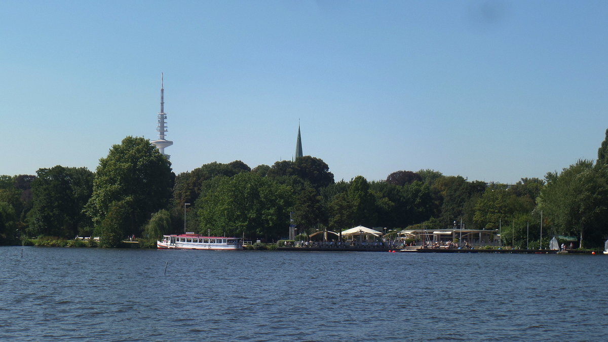 Hamburg am 24.8.2016: Auenalster mit Blick nach Harvestehude /