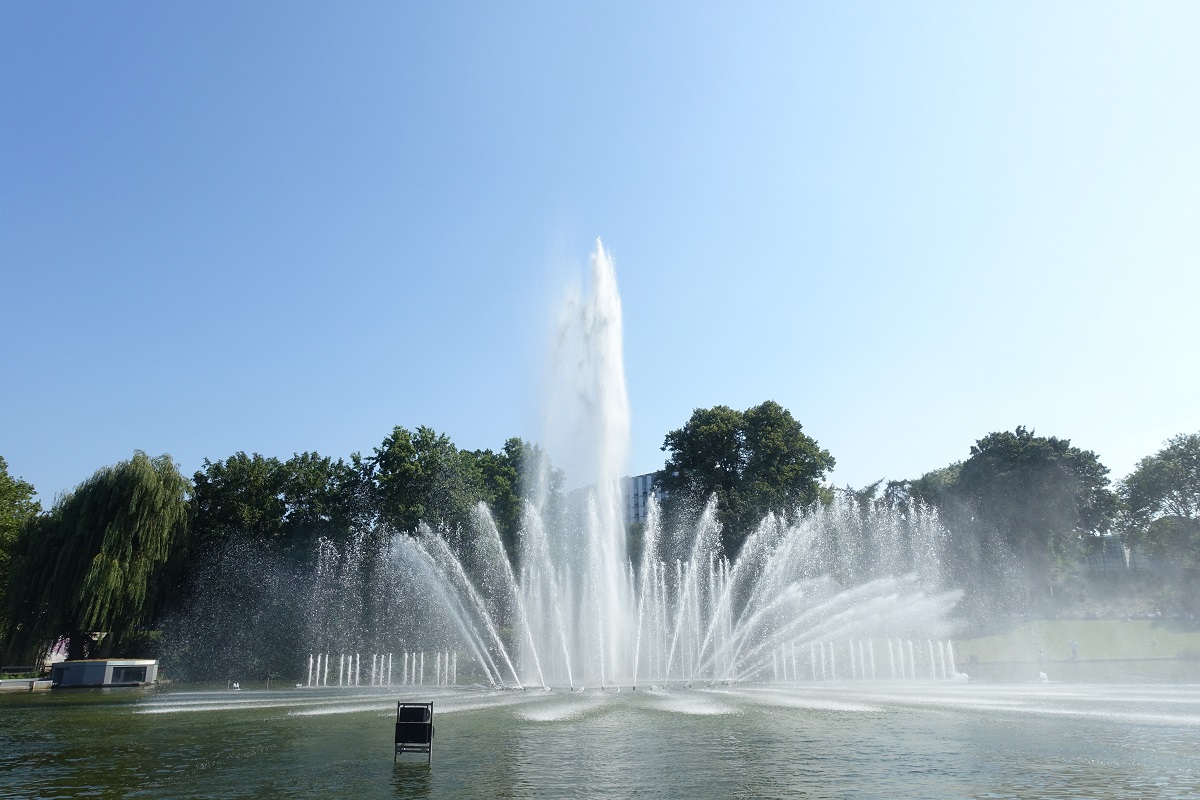 Hamburg am 30.7.2019: Wasserspiele ohne Musik und Farbe im Park Planten un Blomen  /