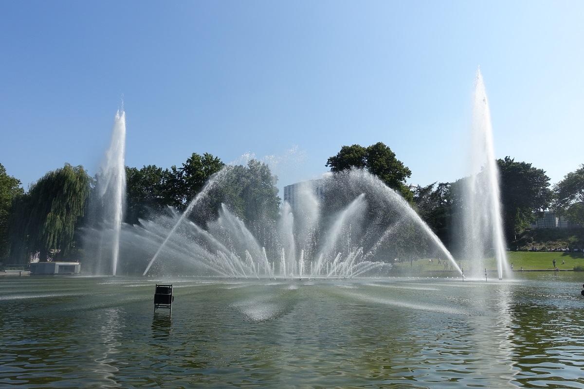 Hamburg am 30.7.2019: Wasserspiele ohne Musik und Farbe im Park Planten un Blomen  /