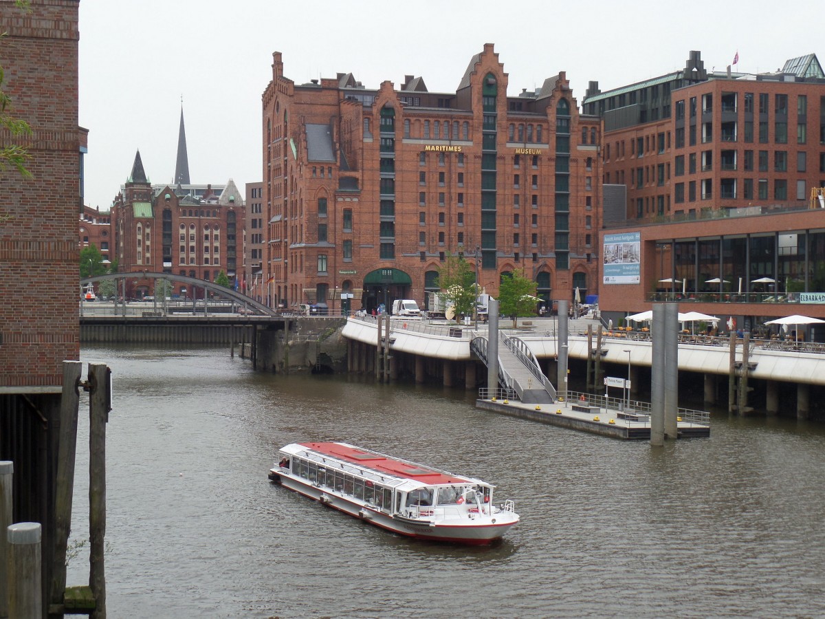 Hamburg am 6.5.2014: Hafencity, Magdeburger Hafen mit dem Maritimen Museum /
