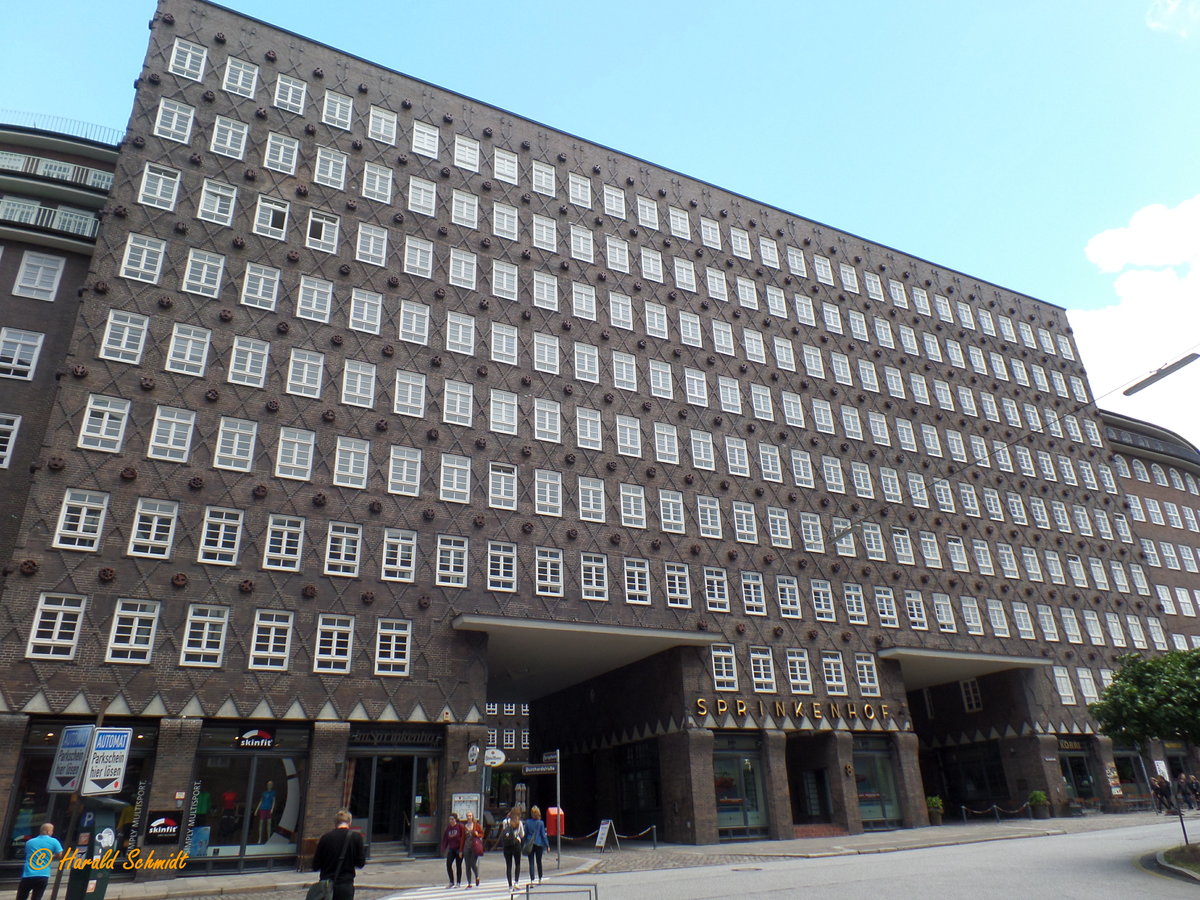 Hamburg am 6.8.2016: der Sprinkenhof an der Burchardtstr.  /