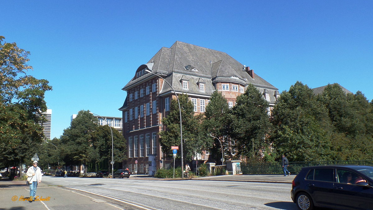 Hamburg am 6.9.2016: Hauptgebude der HFBK (Hochschule fr Bildende Knste), am Lerchenfeld in Barmbek-Sd /