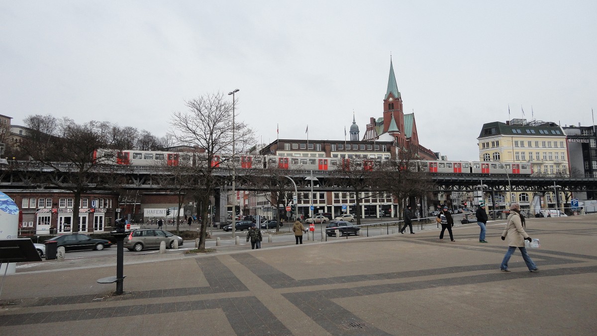 Hamburg am 7.2.2012: Bei den Landungsbrcken mit U-Bahn-Viadukt /