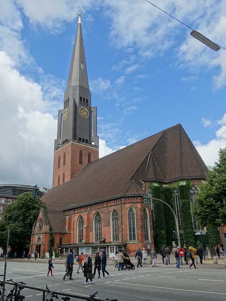 Hamburg am 8.7.2019: Hauptkirche Sankt Jacobi in der Steinstrae / eine der 5 evangelisch-lutherischen Hauptkirchen  / ein mittelalterlichen Bau in der Stadtmitte /