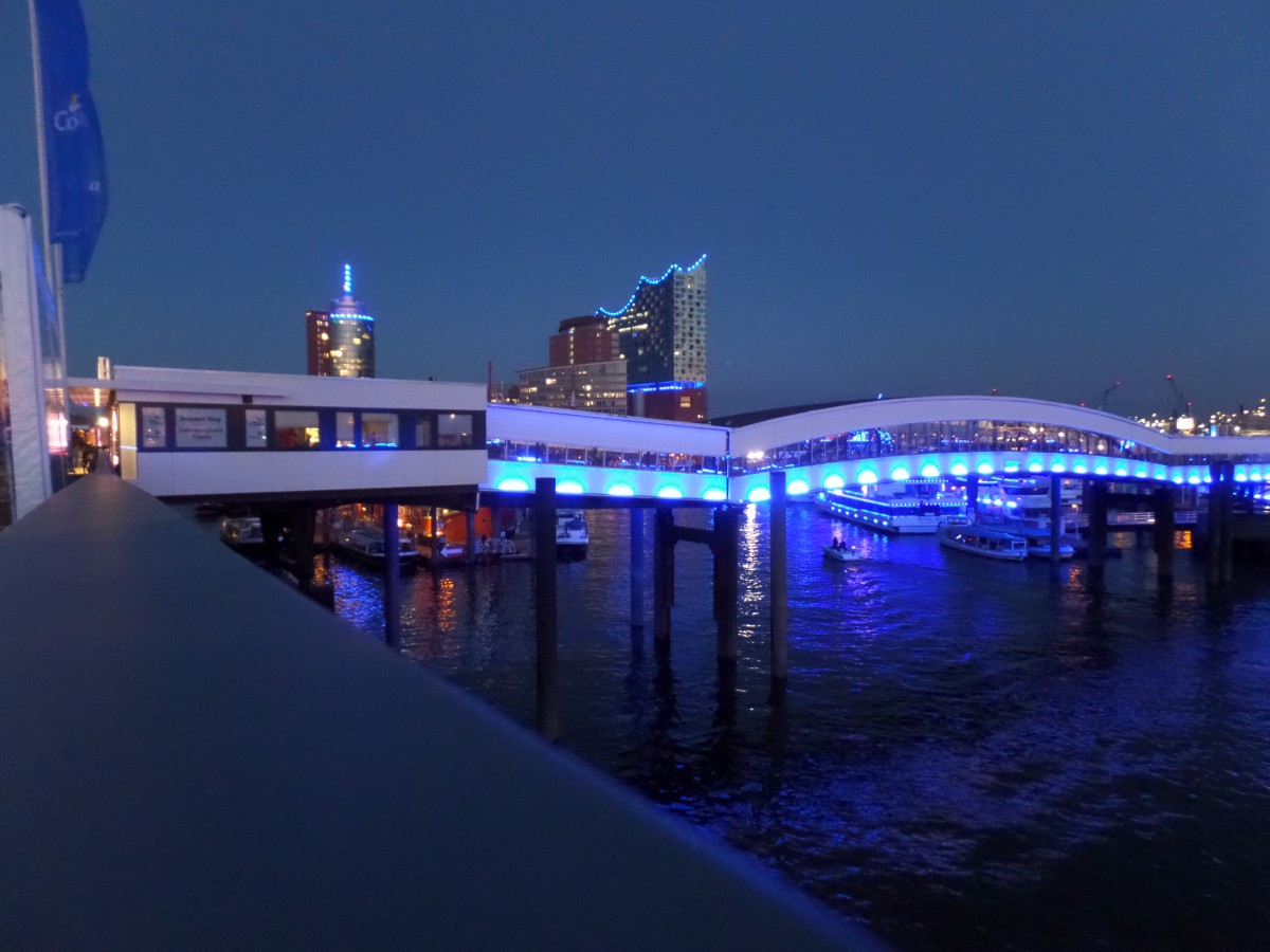 Hamburg am 9.9.2015: Blue Port, berseebrcke