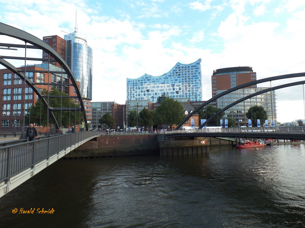 Hamburg am 9.9.2015: Elbphilharmonie vom Baumwall aus gesehen