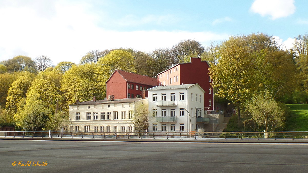 Hamburg am28.4.2016: Elbtreppenhuser – auch Heuberg – am Altonaer Elbhang bei Neumhlen. Diese Huser wurden zwischen 1740 und 1888 gebaut und ab 2014 saniert.
