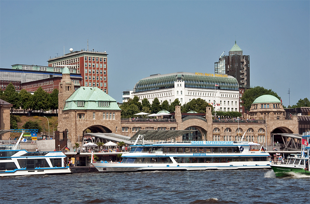 Hamburg - Landungsbrcken und  Hotel Hafen Hamburg  - 13.07.2013