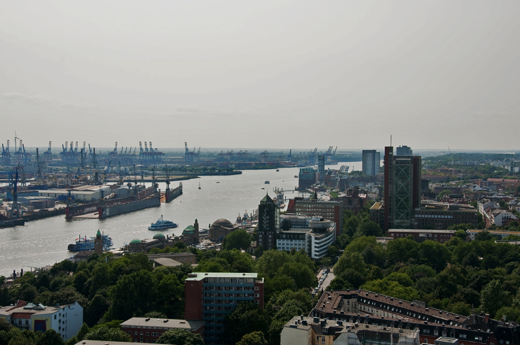 Hamburg - vom Michel aufgenommen, Elbe - Hafen - Landungsbrcken, 13.07.2013