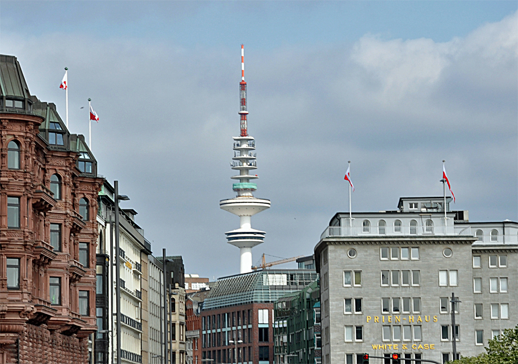 Hamburger Fernsehturm vom Jungfernstieg aus aufgenommen - 13.07.2013