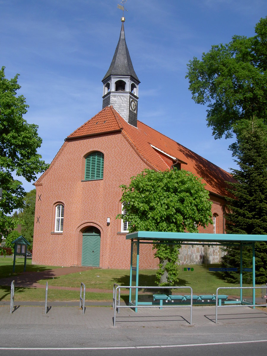 Hamelwrden, Ev. St. Dionysius Kirche, erbaut im 15. Jahrhundert, 1749 nach Westen verlngert (09.05.2011)
