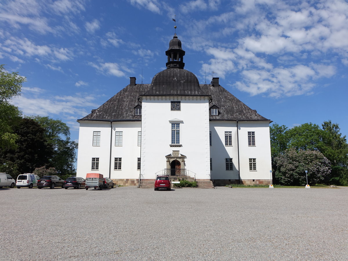 Haninge,, Schloss Arsta, rsta wurde im 13. Jahrhundert Sitz der schwedischen Komturei des Deutschen Ordens aus Livland. 1467 ging es in den Besitz von Erik Axelsson Tott ber. Das Schloss wurde um 1660 fr Admiral Bjelkenstjerna umgebaut, als Architekt war mglicherweise Erik Dahlberg (04.06.2018)